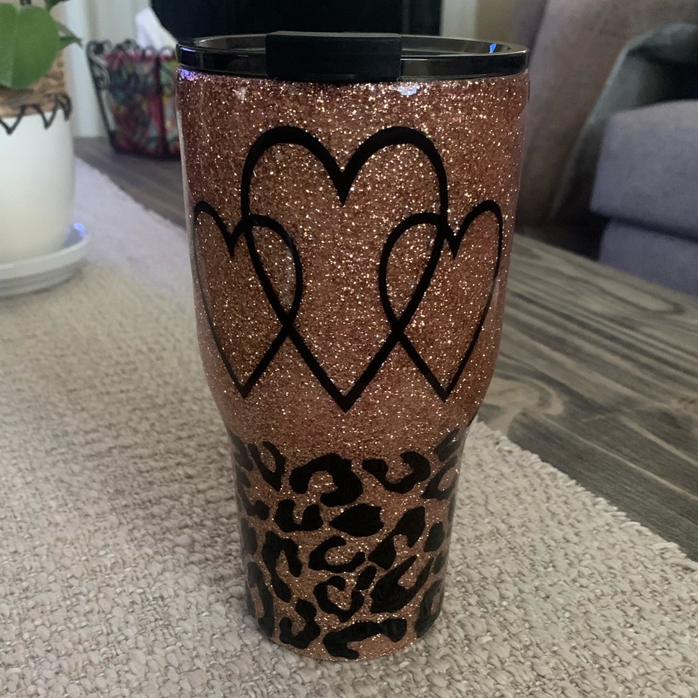 RTIC 30 Oz Stainless Steel Tumbler. Pink glitter leopard hearts.